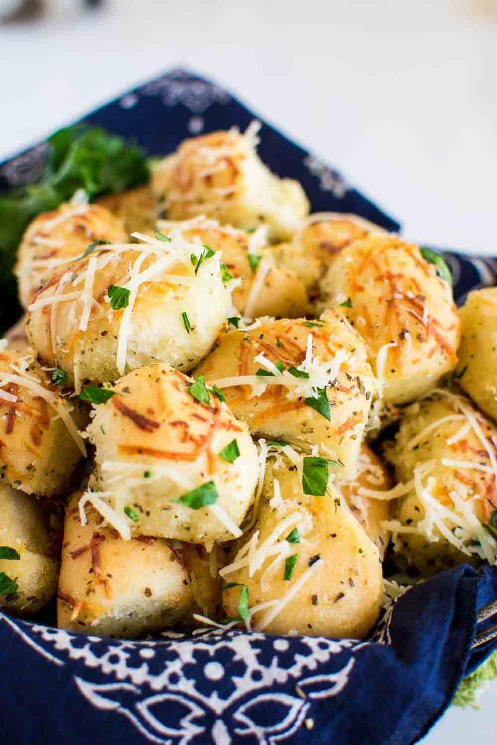Easy Parmesan And Garlic Dinner Rolls